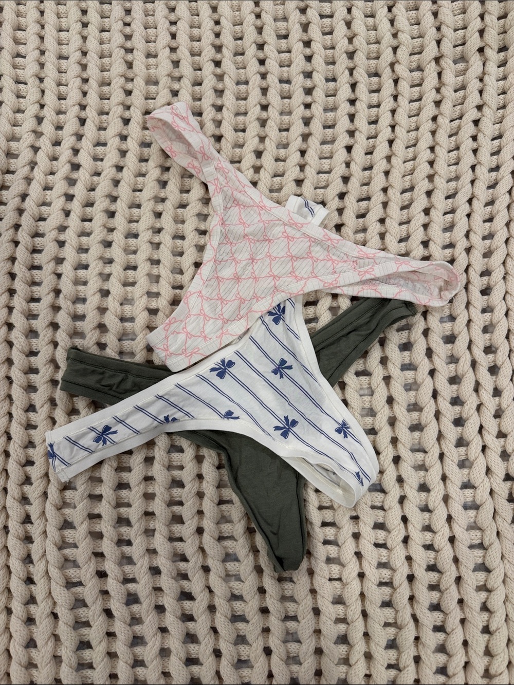 Aerie Super Soft Thongs, Medium. Brand New.